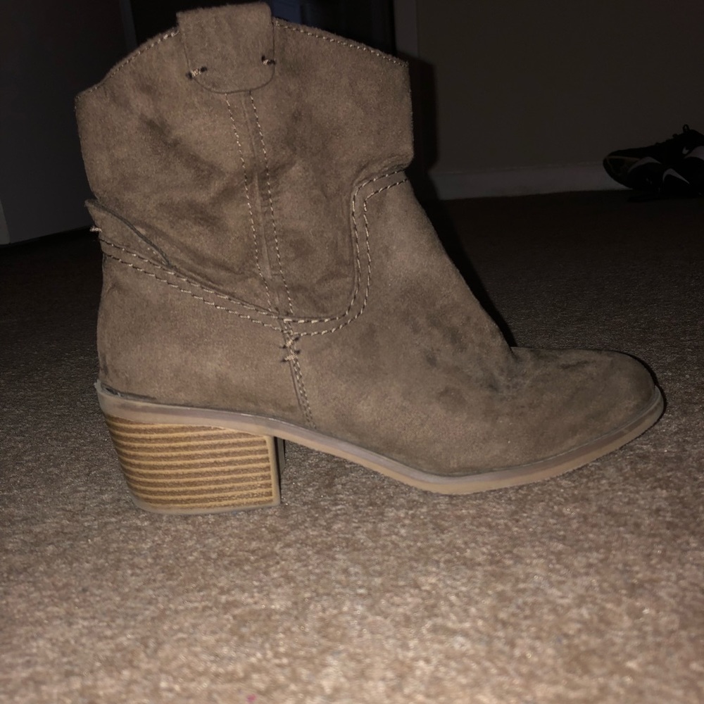7 1/2 Target brand Brown Booties